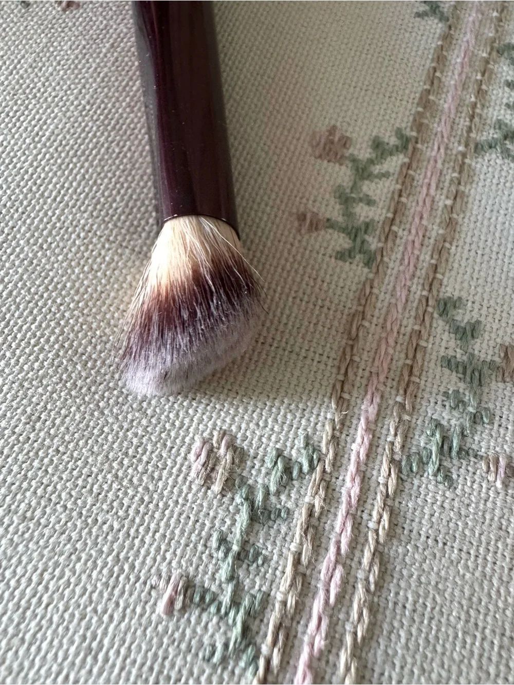 Hourglass Vanish Seamless Finish Concealer Brush